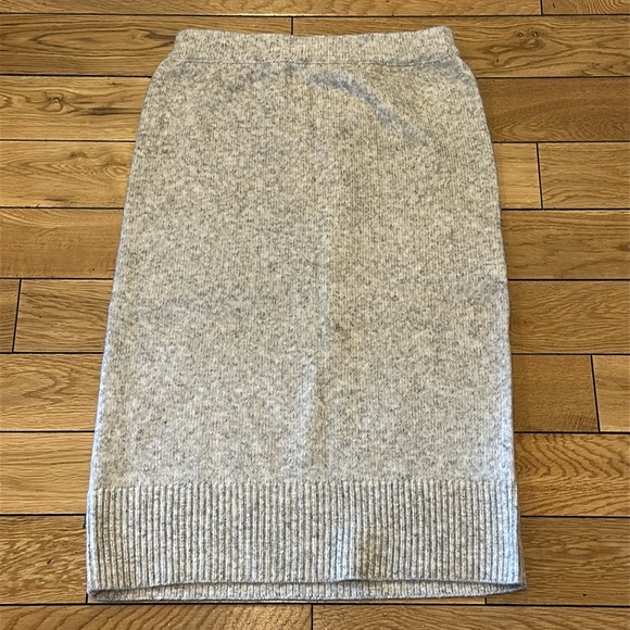 cobble lane Dresses & Skirts - Cobble Lane Knee Length Sweater Skirt